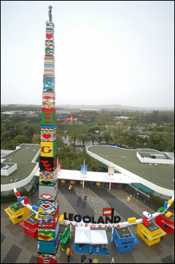 world's tallest LEGO tower