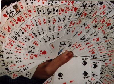 record du monde: le plus grand nombre des cartes  jouer dans une seule main(JPG, 32 kB)